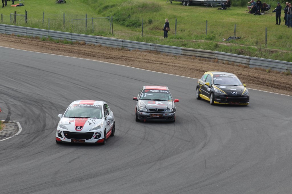 Lars Christensen (55), Lukas Staub (11) og Brigitte Klintskov Jerkel (4) duellere gennem en stor del af heat 1
(Foto: JJ Media)